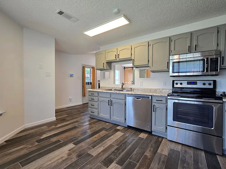 2408 Windmill Dr — Photo 4