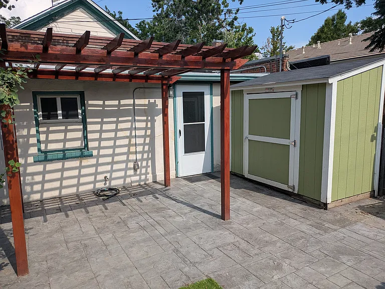 39 N Clarkson St #B — Photo 16