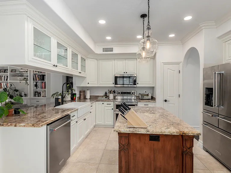 2026 E Cortez Dr — Photo 8