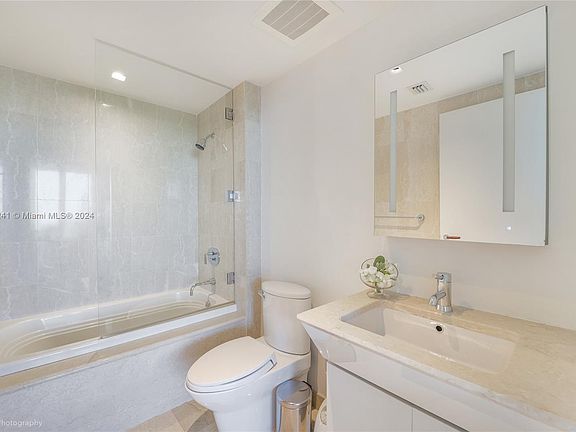 3rd image of 2627 Bayshore Dr #1103