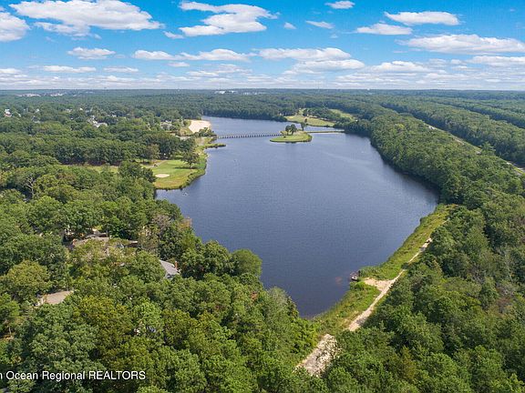 3rd image of 371 Golfview Drive