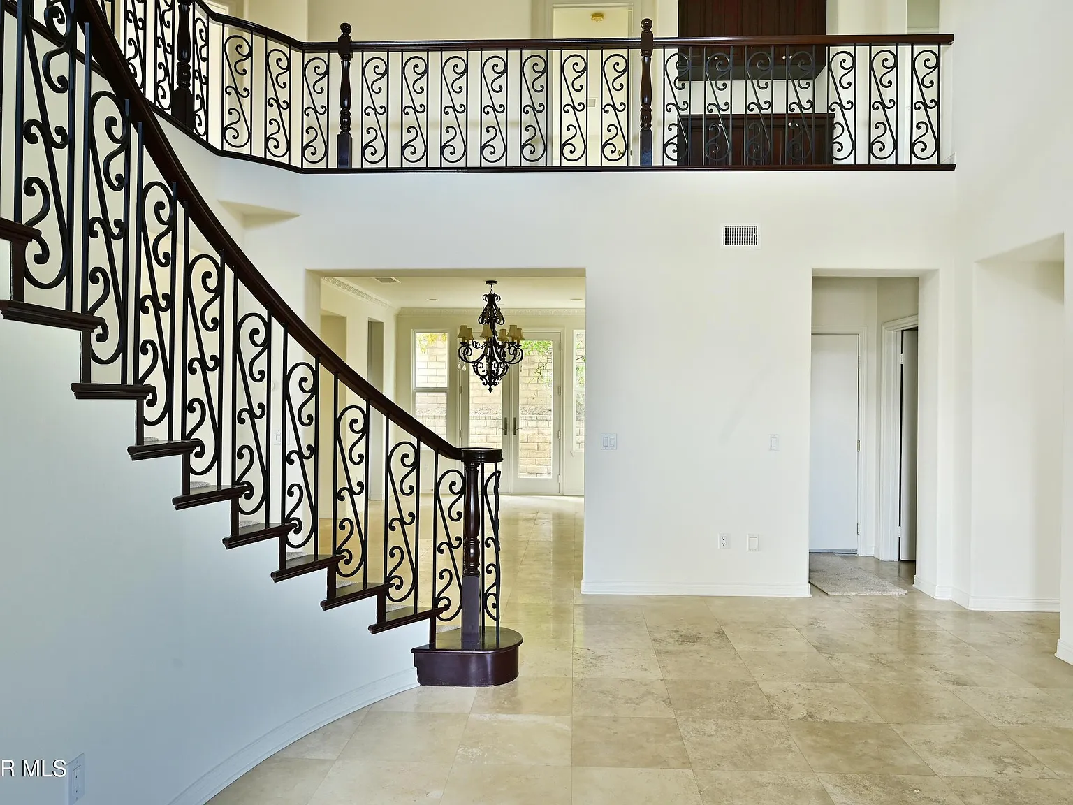 5 bed, 4.5 bath, 3782 sqft, $7,450 — Photo 3