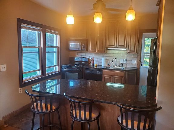 kitchen and breakfast bar