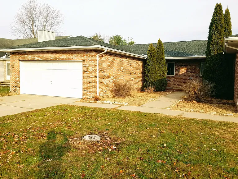 625 Oakbrook Ave — Photo 1