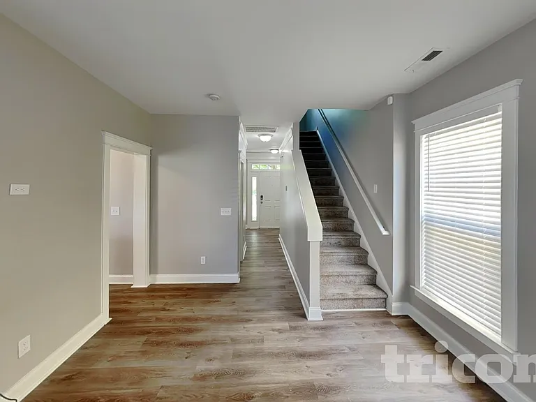 13528 Swinton Rd — Photo 2