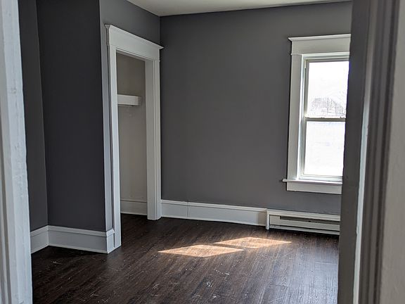 3rd image of 473 Crescent St #2