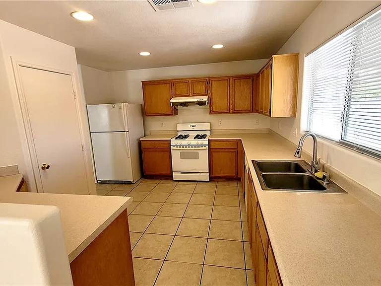 5745 W Dewey Dr — Photo 7