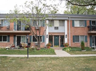 711 E Falcon Dr UNIT 205, Arlington Heights, IL 60005