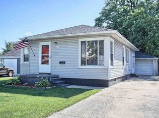 28024 Larchmont St, Saint Clair Shores, MI