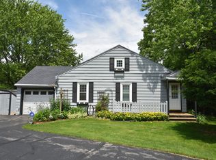 16540 Hillsdale Dr, Brookfield, WI 53005