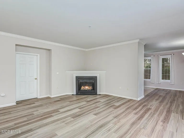 574 Saint Andrews Pl — Photo 5