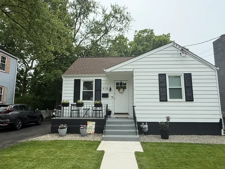 418 W High St — Photo 1