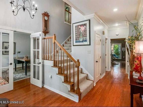 3rd image of 512 Dixton Dr