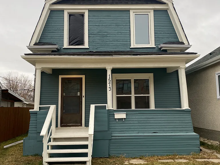 1573 Elgin Ave W — Photo 16