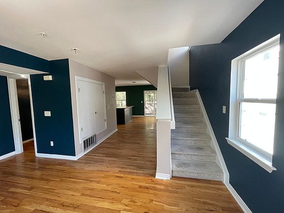 Hallway to the kitchen and balcony.