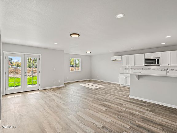 4th image of 409 Pear Dr