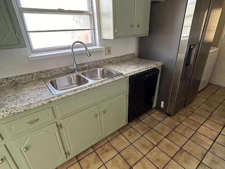 2717 NW Central Dr — Photo 7