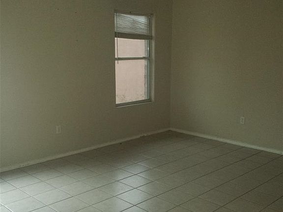 3rd image of 10504 New River Dr