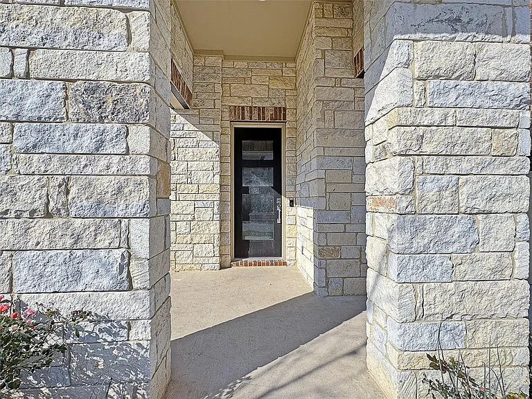1245 Westborough Ln — Photo 3