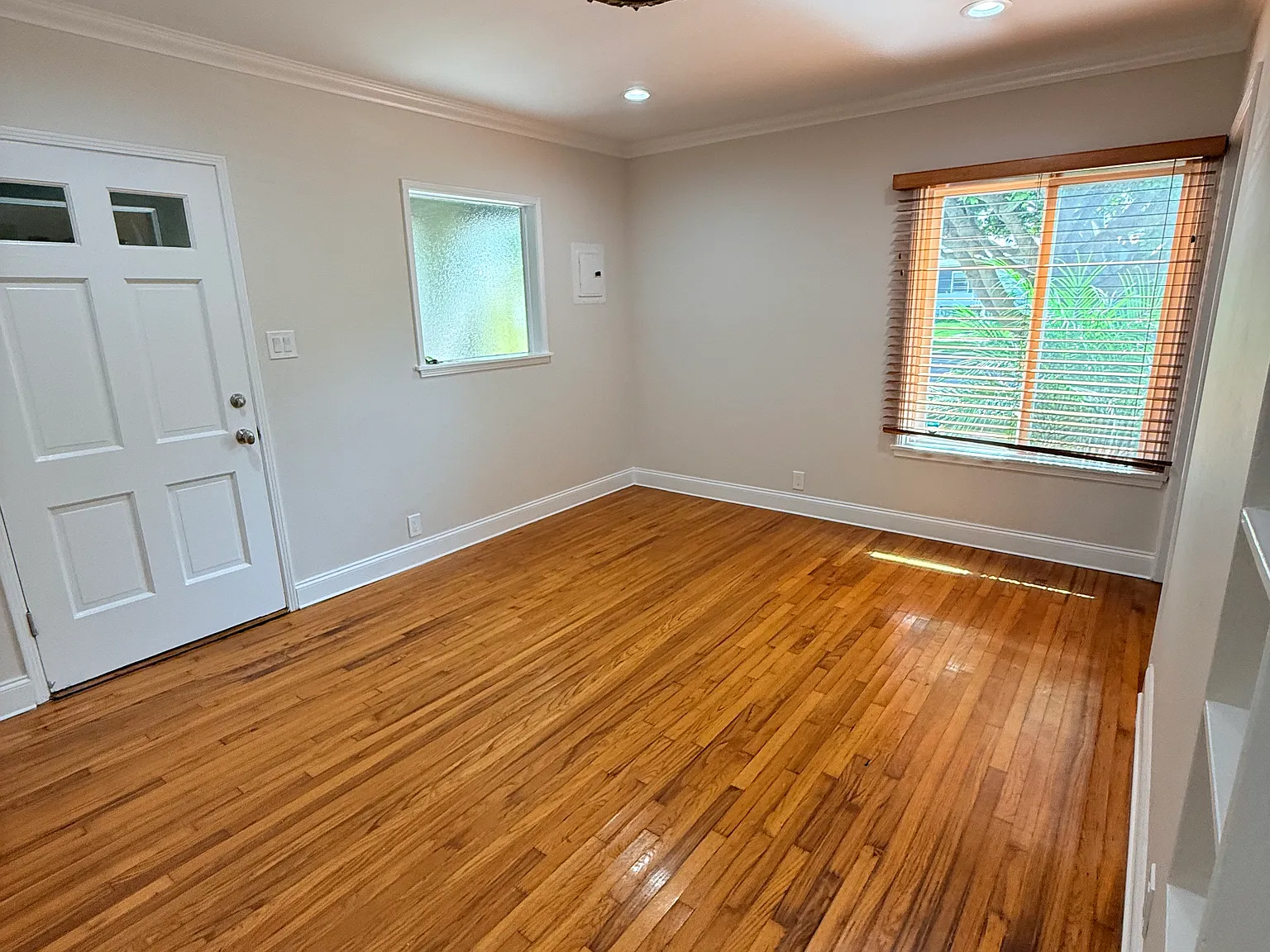 1011 Pearl St — Photo 2