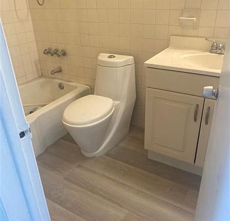 4th image of 1812 E Oakland Park Blvd APT 22