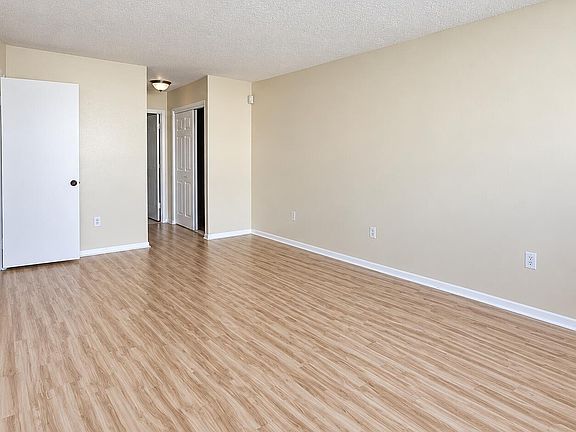 5th image of 2851 NE 183rd St APT 914E