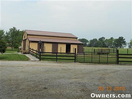 4-stall barn and corral