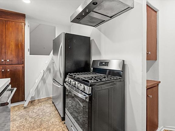 3rd image of 1884-86 Silver Lake Blvd #1886