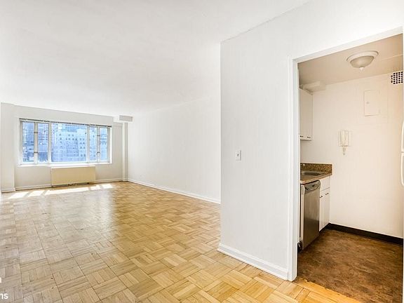 4th image of 166 E 63rd St APT 12A