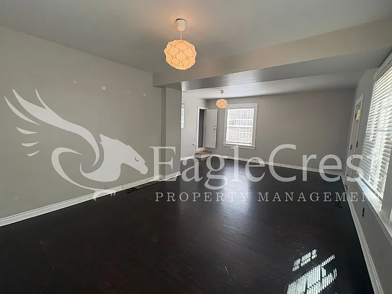 613 Locust St — Photo 6