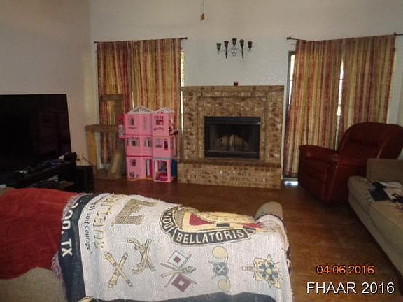 4th image of 404 Silver Creek Dr