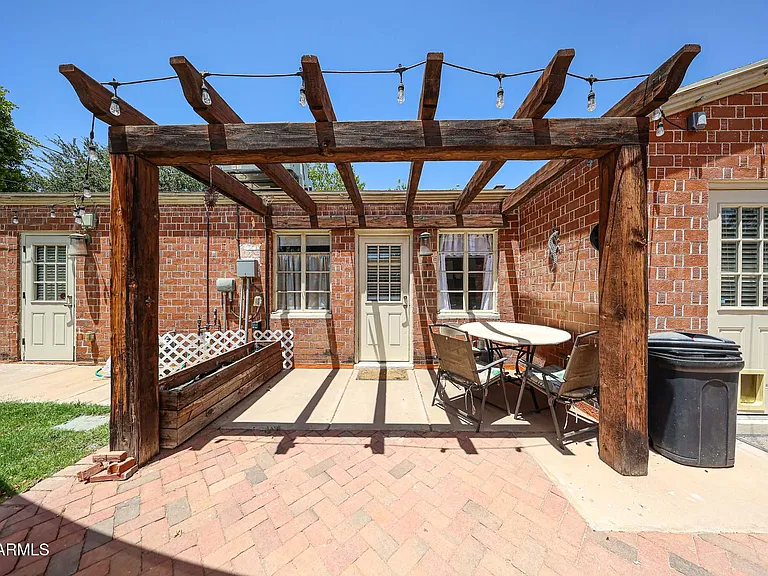 1317 W Holly St — Photo 11