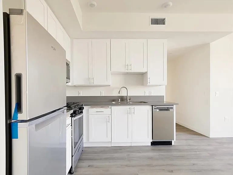 928 S Berendo St #301 — Photo 7