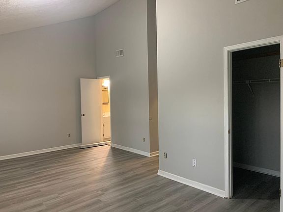 4th image of 3841 Perry Hill Ct