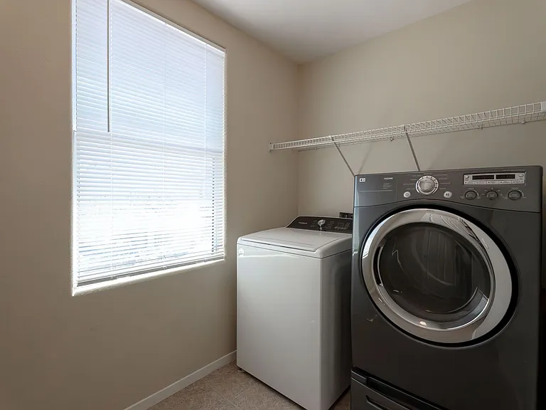 944 Saffex Rose Ave — Photo 32