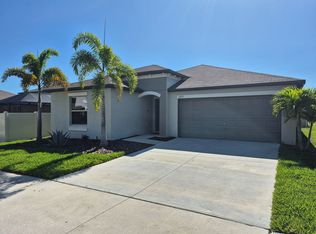 7033 King Creek Dr, Sun City Center, FL 33573