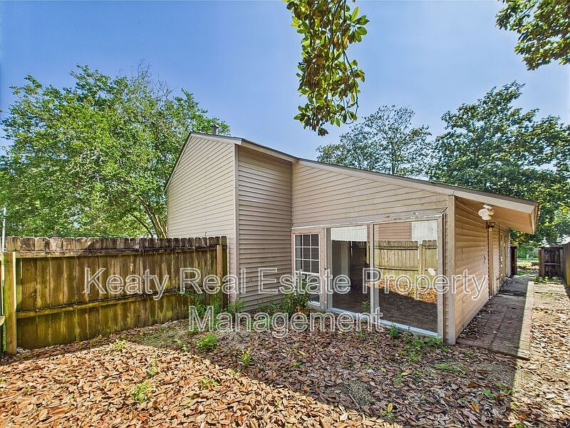 1st image of 513 Fox Run Ave #1