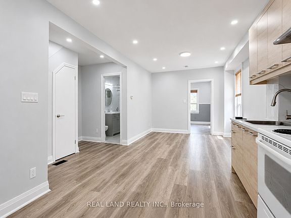3rd image of 225 Coxwell Ave