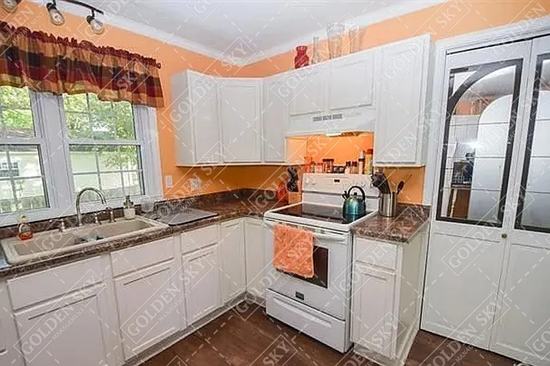 3 bed, 1.0 bath, 1170 sqft, $1,300 — Photo 4