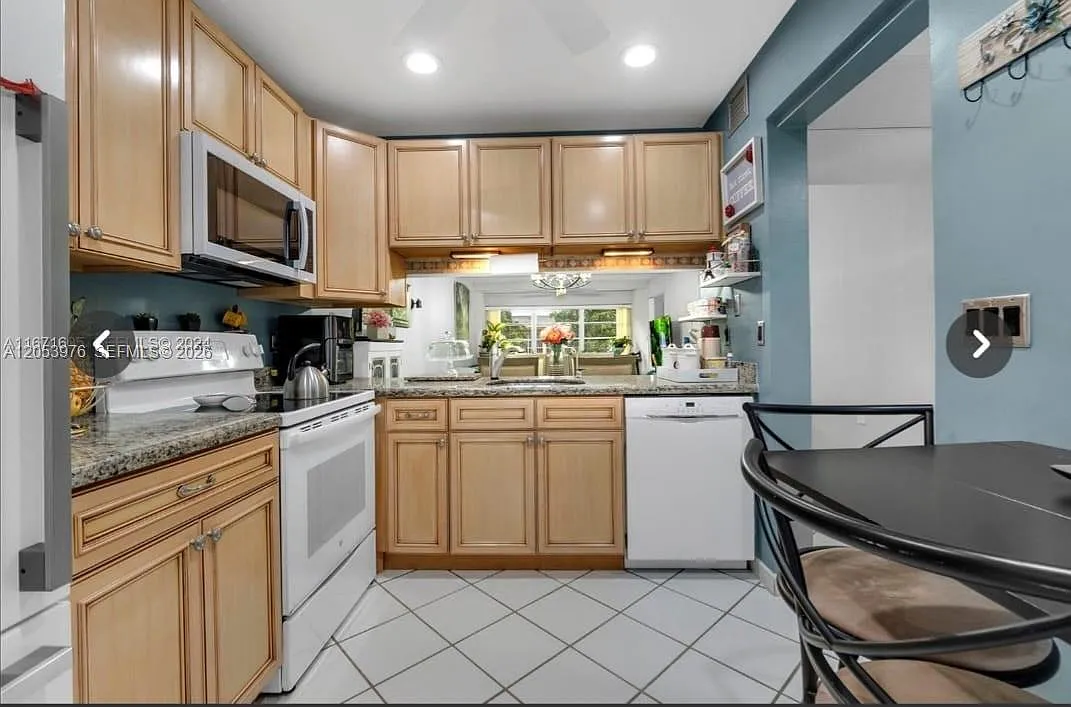 Bahama Village Condo — Photo 4