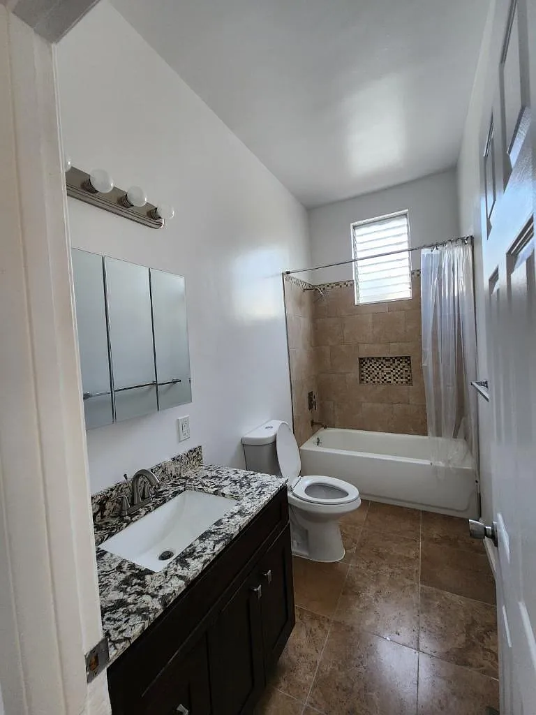 3 bed, 1300 sqft, $5,064 — Photo 3