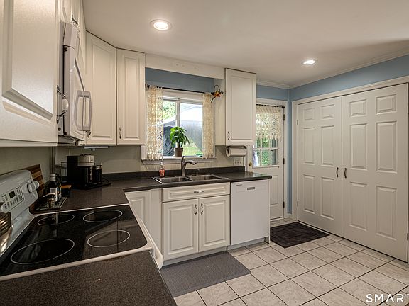 4th image of 106 Steinmann Avenue