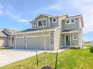 490 NW Compass Ave, Waukee, IA 50263