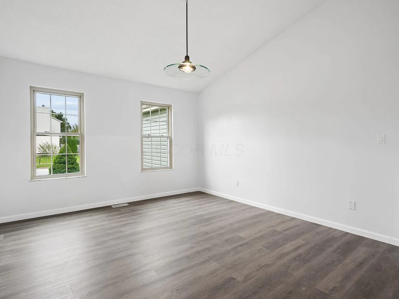 3 bed, 2.0 bath, 2762 sqft, $2,900 — Photo 3