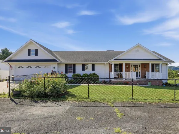 1565 Beacon St, Keyser, WV 26726