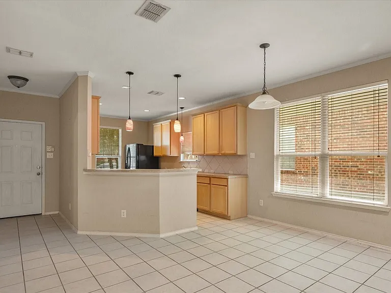 5817 Quicksilver Dr — Photo 5
