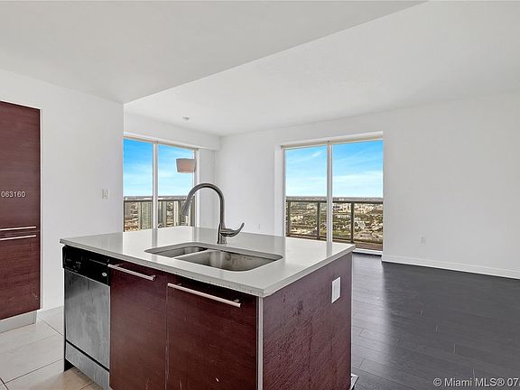 4th image of 1900 N Bayshore Dr APT 4211