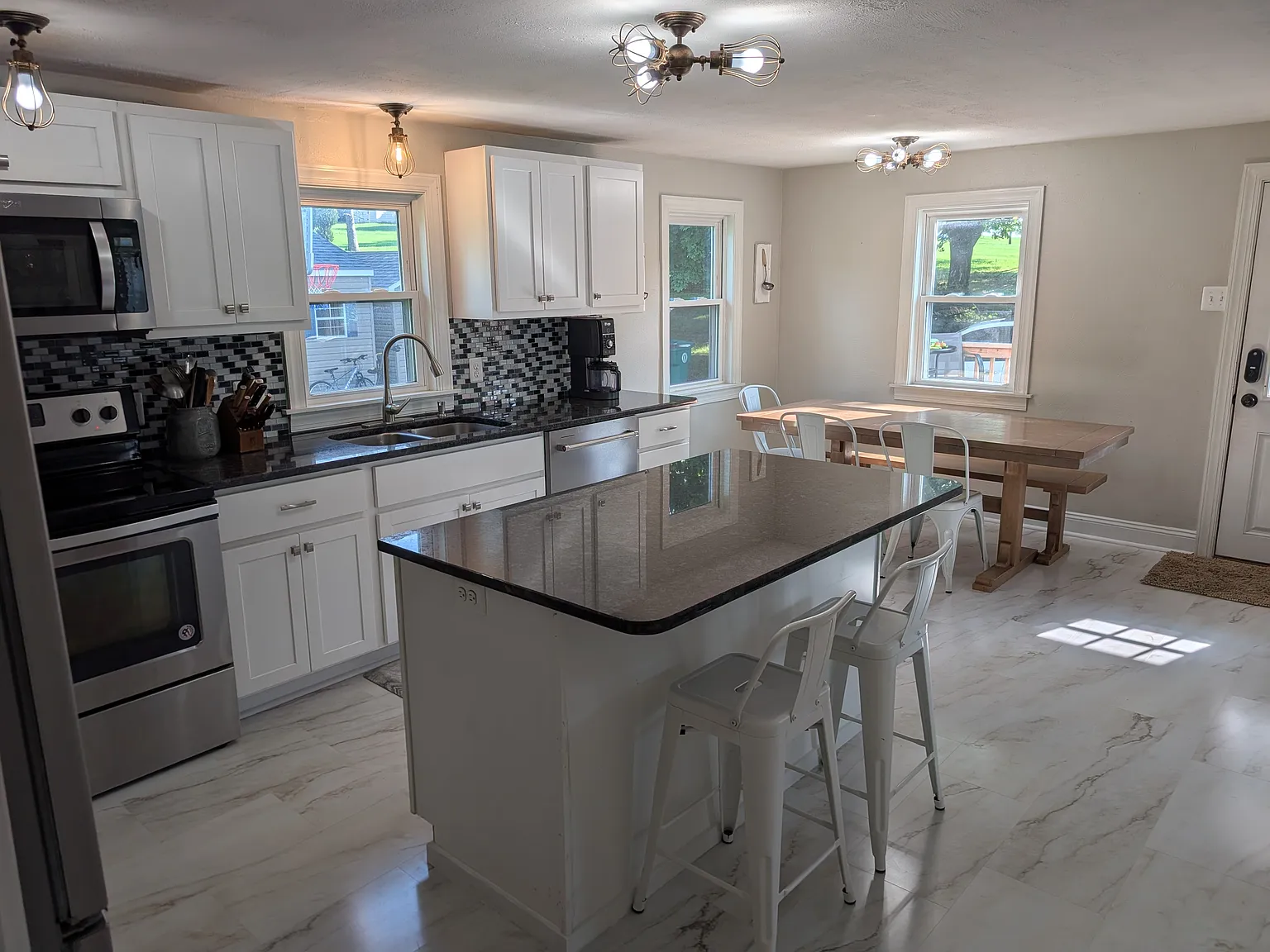 3 bed, 2249 sqft, $2,500 — Photo 2