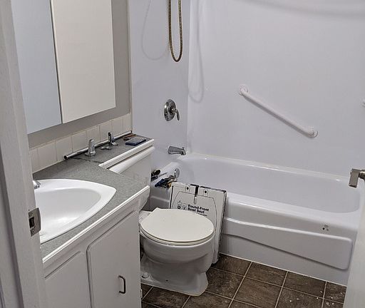 4th image of 4803 61a St