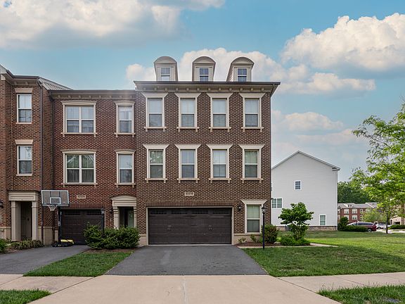 2nd image of 42230 Castle Ridge Sq